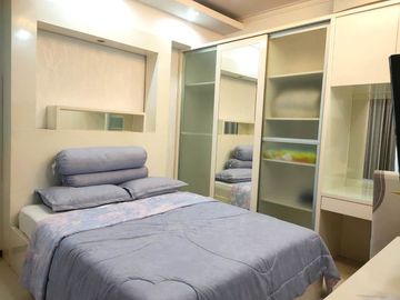 Disewakan Apartemen Royal Mediterania Garden Residences, 2BR Furnish uk. 53.5 m2