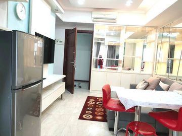 Disewakan Apartemen Royal Mediterania Garden Residences, 2BR Furnish uk. 53.5 m2