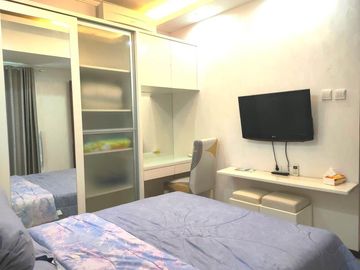 Disewakan Apartemen Royal Mediterania Garden Residences, 2BR Furnish uk. 53.5 m2