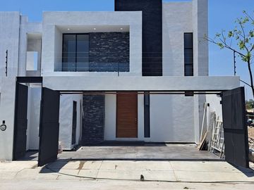 VENTA DE RESIDENCIA DE 3 RECÁMARAS, AL NORTE DE V. DE A. COLIMA