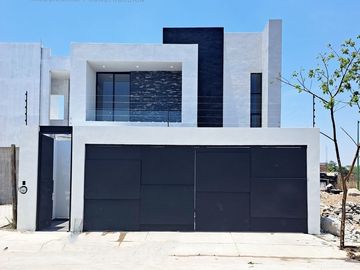VENTA DE RESIDENCIA DE 3 RECÁMARAS, AL NORTE DE V. DE A. COLIMA