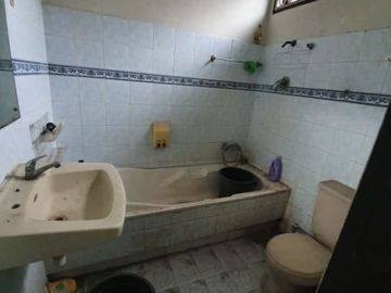 DISEWAKAN CEPAT !! Rumah Standart, Bisa Nego, Bisa dibantu KPR