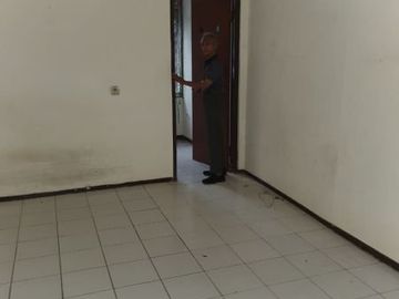 DISEWAKAN CEPAT !! Rumah Standart, Bisa Nego, Bisa dibantu KPR