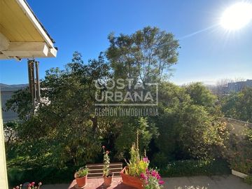 Gran casa en amplio terreno en Centro de Quilpué