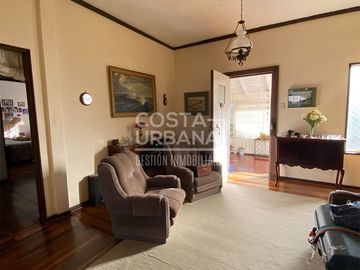 Gran casa en amplio terreno en Centro de Quilpué
