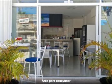 Hotel-hostal en venta en Playa del Carmen,con dos locales comerciales a media cu