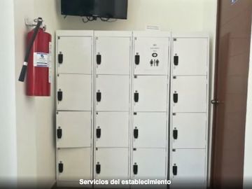 Hotel-hostal en venta en Playa del Carmen,con dos locales comerciales a media cu
