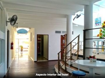Hotel-hostal en venta en Playa del Carmen,con dos locales comerciales a media cu