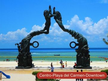 Hotel-hostal en venta en Playa del Carmen,con dos locales comerciales a media cu