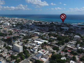 Hotel-hostal en venta en Playa del Carmen,con dos locales comerciales a media cu
