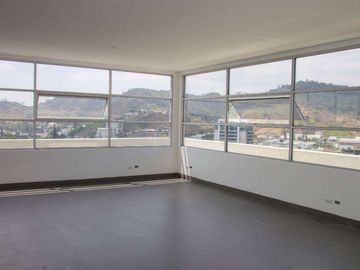Venta o Alquiler de Moderna y Amplia Oficina en Edificio Olivos Tower