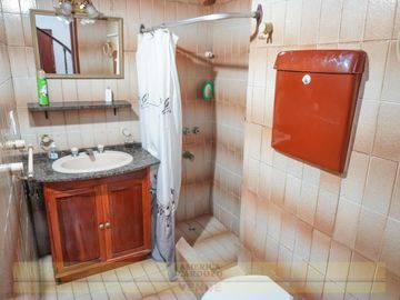 CHALET EN VENTA 5 AMBIENTES MORENO SUR