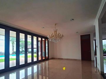 Rumah Mewah di Pejaten Fasilitas Swimming Pool Lokasi Bagus