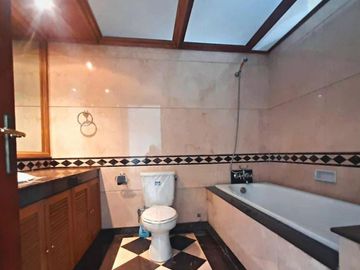 Rumah Mewah di Pejaten Fasilitas Swimming Pool Lokasi Bagus