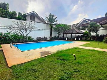 Rumah Mewah di Pejaten Fasilitas Swimming Pool Lokasi Bagus