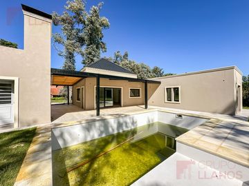 Venta de casa 3 dormitorios en Club Campos de Golf Las Praderas de Luján a estrenar