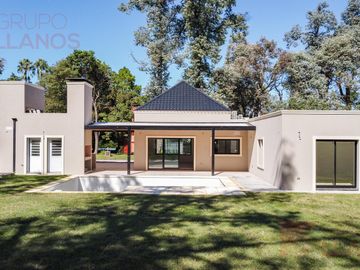 Venta de casa 3 dormitorios en Club Campos de Golf Las Praderas de Luján a estrenar