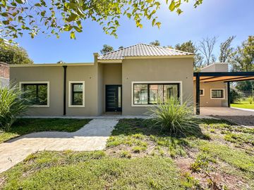 Venta de casa 3 dormitorios en Club Campos de Golf Las Praderas de Luján a estrenar