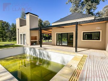 Venta de casa 3 dormitorios en Club Campos de Golf Las Praderas de Luján a estrenar