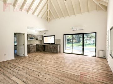 Venta de casa 3 dormitorios en Club Campos de Golf Las Praderas de Luján a estrenar