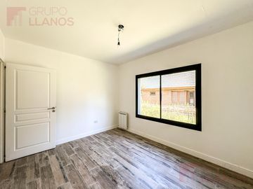Venta de casa 3 dormitorios en Club Campos de Golf Las Praderas de Luján a estrenar