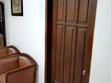 RUMAH RAYA JAMBANGAN 0 JALAN GAYUNGSARI SIAP USAHA