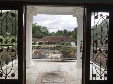 RUMAH MEWAH MODERN DI DEKAT SLEMAN CITY HALL