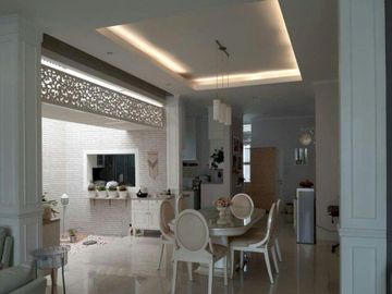 Dijual rumah asri Gaya Victorian mewah Area Setra Sari Bandung