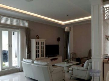 Dijual rumah asri Gaya Victorian mewah Area Setra Sari Bandung