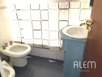 MUY LINDA CASONA EN EXCELENTE UBICACION