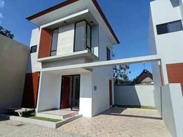 Rumah 2 Lantai Area Kompleks Warga Ramah Ramah dan Nyaman