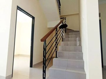 Rumah 2 Lantai Area Kompleks Warga Ramah Ramah dan Nyaman