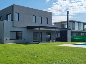 Casa en venta en Belen de Escobar