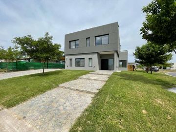 Casa en venta en Belen de Escobar