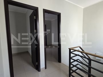 Rumah semi furnish 2 lantai siap pakai rapi di cluster Regia summarecon crown gading