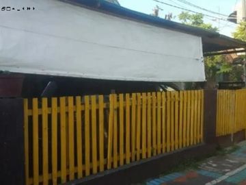 Rumah Tembok Dukuh hadap selatan, Strategis