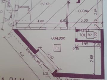 Excelente propiedad de 3 amb. Con patio en impecable estado. Actualmente se usa como oficina.