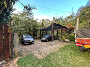 VENDO HERMOSA  FINCA RÚSTICA DE RECREO EN BARBOSA ANTIOQUIA.