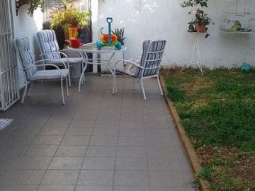 CASA LOTE PROPIO AL FRENTE DE 5 AMBIENTES. SUP. 10 mts X 20 mts. APROX.