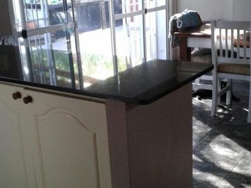 CASA LOTE PROPIO AL FRENTE DE 5 AMBIENTES. SUP. 10 mts X 20 mts. APROX.