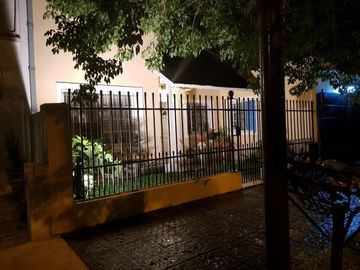 CASA LOTE PROPIO AL FRENTE DE 5 AMBIENTES. SUP. 10 mts X 20 mts. APROX.