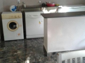 CASA LOTE PROPIO AL FRENTE DE 5 AMBIENTES. SUP. 10 mts X 20 mts. APROX.