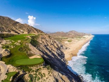 Departamento con vista al mar, en residencial de lujo con casa club y golf