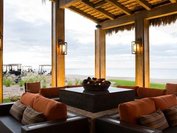 Departamento con vista al mar, en residencial de lujo con casa club y golf