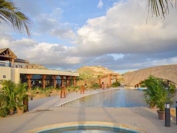 Departamento con vista al mar, en residencial de lujo con casa club y golf