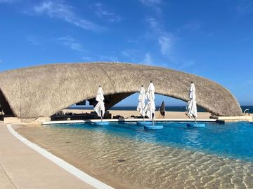 Departamento con vista al mar, en residencial de lujo con casa club y golf