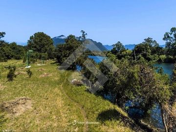 Sitio en Venta en Lago Ranco Rio Calcurrupe