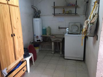 PROPIEDAD EN LOTE DE 225 M2 CON 5 AMB. EN PLANTA BAJA Y 3 EN PLANTA ALTA