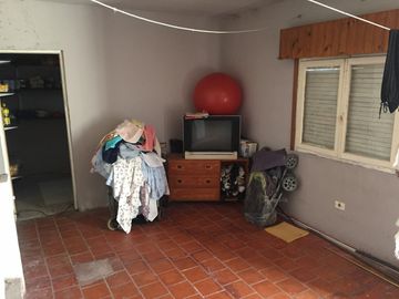 PROPIEDAD EN LOTE DE 225 M2 CON 5 AMB. EN PLANTA BAJA Y 3 EN PLANTA ALTA