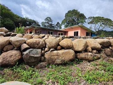 VENDO CASA RODEADA DE NATURALEZA BOQUETE